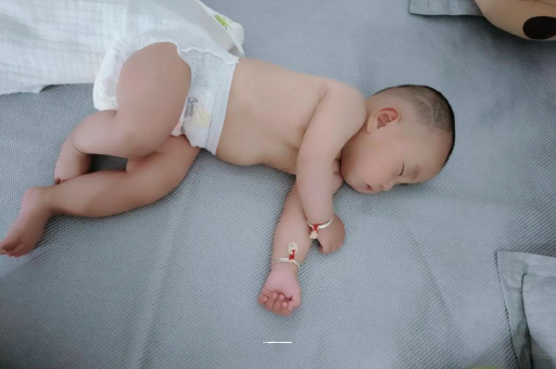 常德三个月宝宝抬头不稳